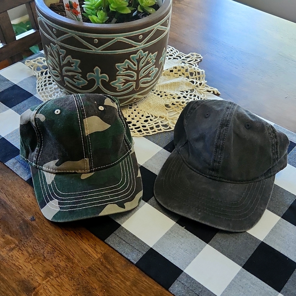WOMEN'S CAPS PAIR